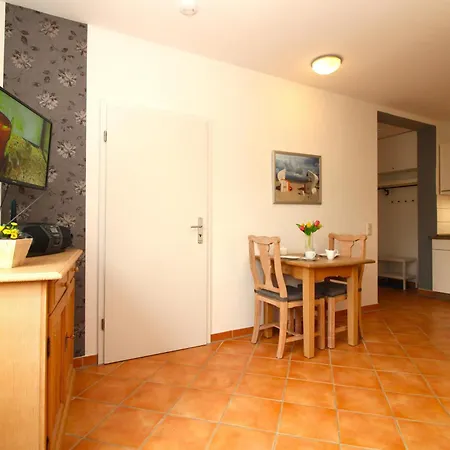 Haus Kuehlung 8 Apartment *